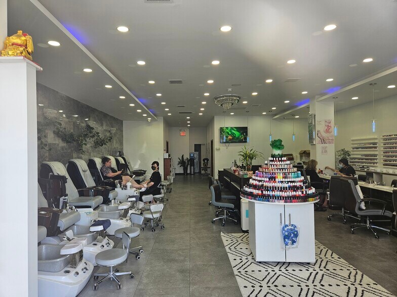 More Photos Of 34 Hempstead Tpke, Farmingdale Freestanding For Sale