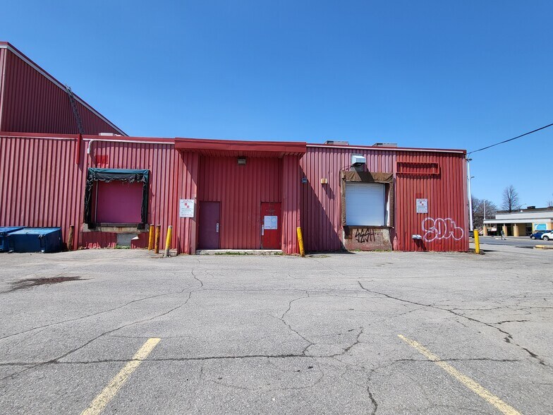 More Photos Of 3500-3520 Boul Saint-Joseph E, Montréal Storefront For Lease