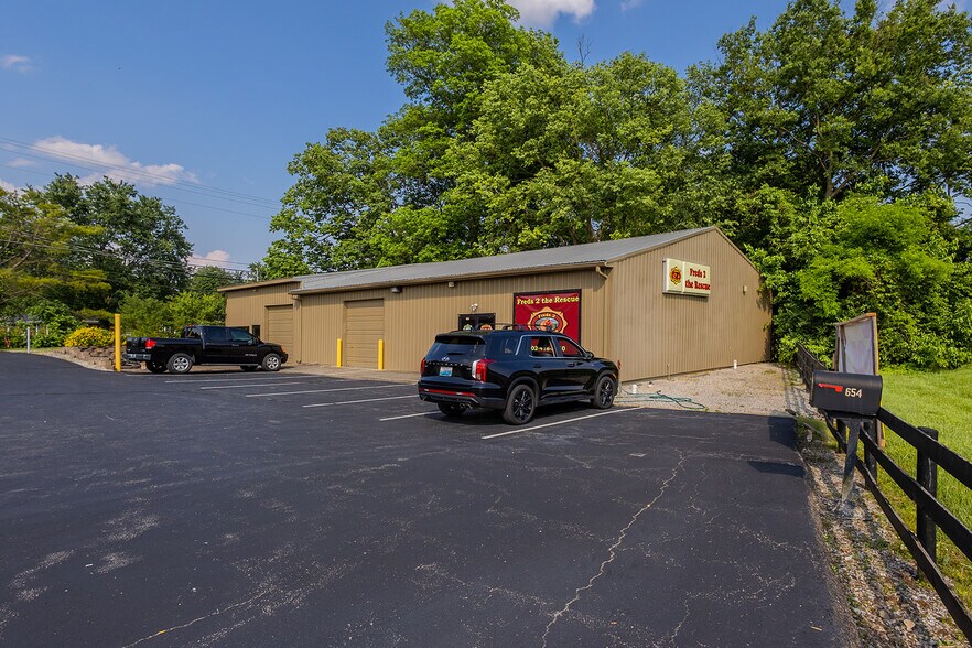 More Photos Of 654 Versailles Rd, Frankfort Showroom For Lease