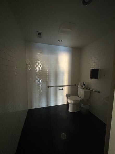 More Photos Of 5110 Oporto Madrid Blvd S, Irondale Freestanding For Lease