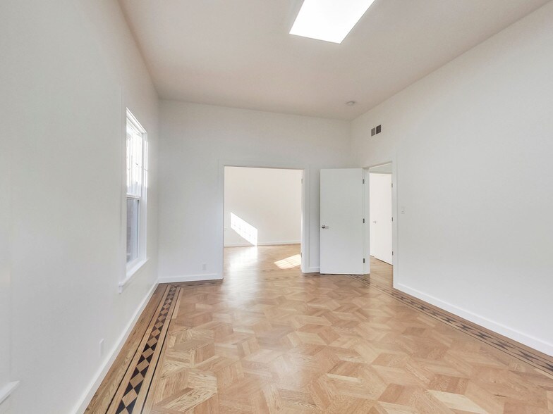 More Photos Of 2447-2449 Mission St, San Francisco Storefront Retail Office For Lease