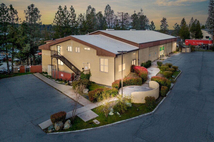 Primary Photo Of 957 Golden Gate Ter, Grass Valley Sports And Entertainment For Sale