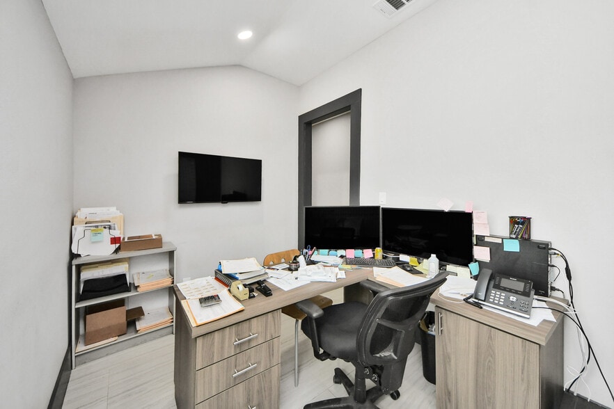 More Photos Of 5310 Logston Ln, Spring Flex For Sale