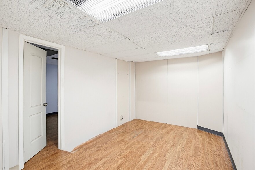 More Photos Of 14 W Saratoga St, Baltimore Office For Sale
