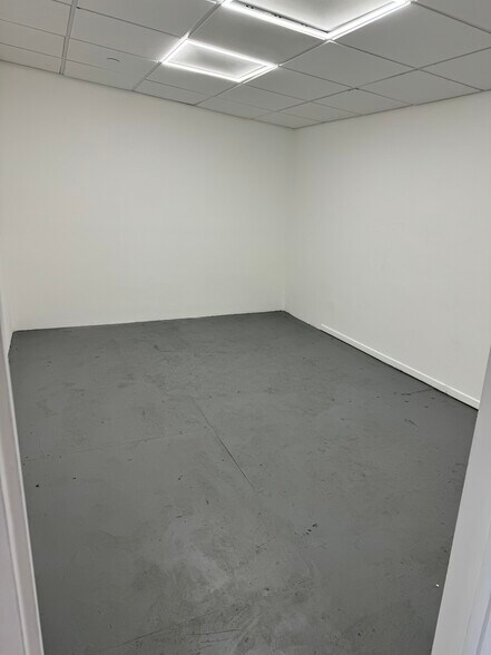 More Photos Of 8011-8013 Melrose Ave, Los Angeles Storefront For Lease