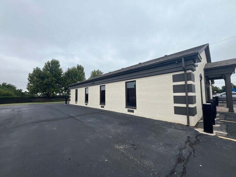 More Photos Of 1001 N Council Rd, Oklahoma City Office For Lease