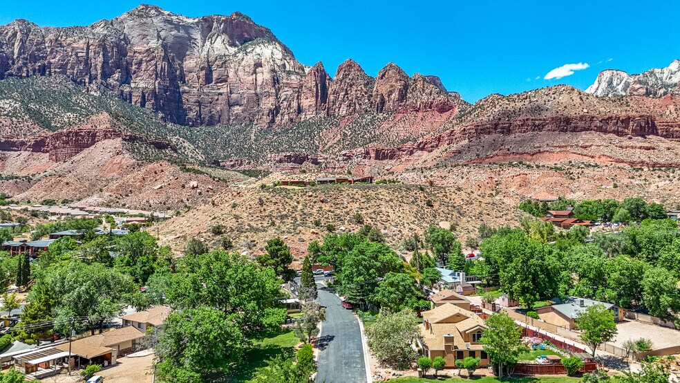 More Photos Of 29 Canyon View Dr, Springdale Hospitality For Sale