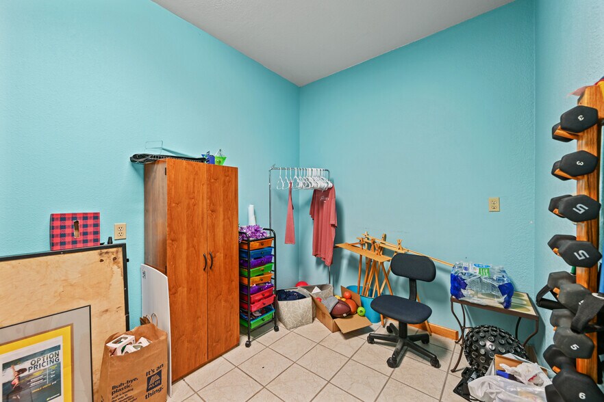 More Photos Of 2095 Kerper Blvd, Dubuque General Retail For Lease