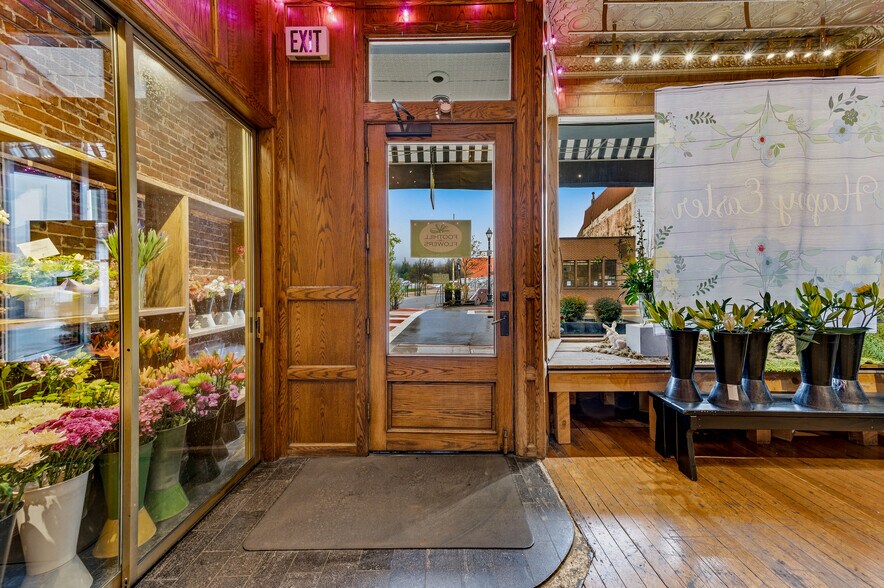 More Photos Of 102 W Main St, Grass Valley General Retail For Sale