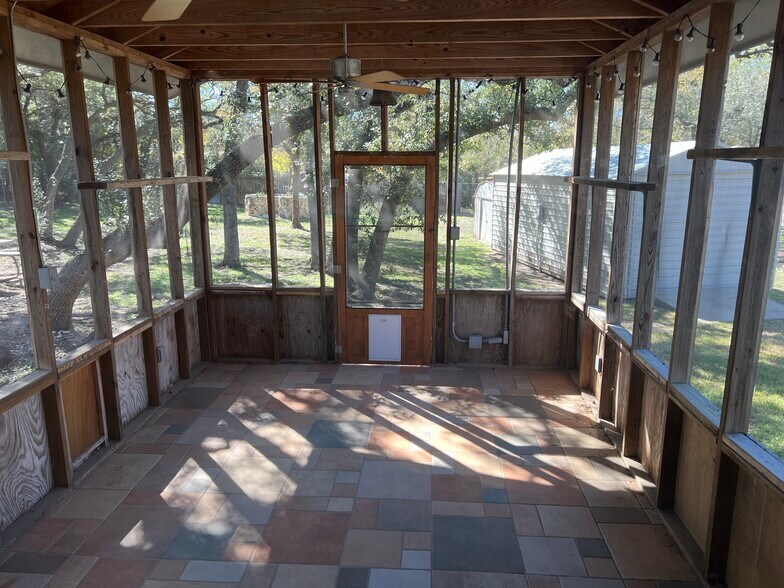 More Photos Of 16001 Awalt Dr, Austin Office For Sale
