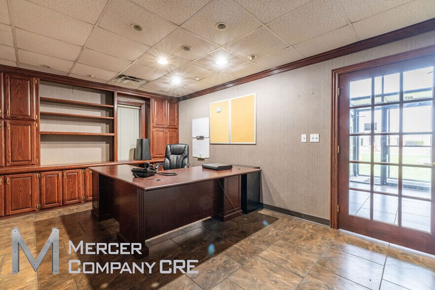More Photos Of 813 SE 84th St, Oklahoma City Manufacturing For Sale