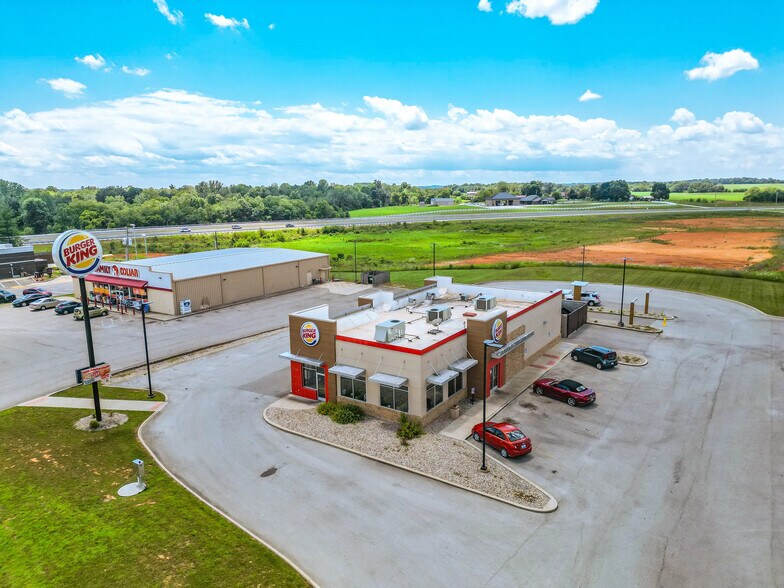 More Photos Of 926 S Lincoln Blvd, Hodgenville General Retail For Sale