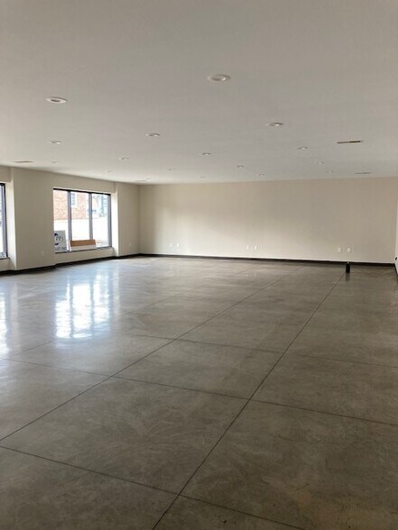 More Photos Of 115 E Whiteside St, Columbia Office For Sale