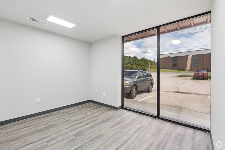 More Photos Of 105 Enterprise Dr, Cumming Unknown For Lease