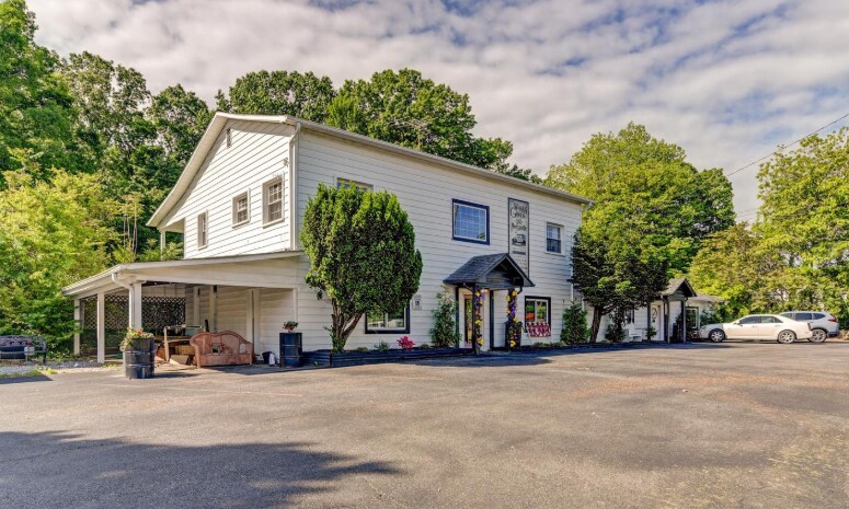 Primary Photo Of 2770 W Lynchburg Salem Pky, Bedford Storefront For Sale