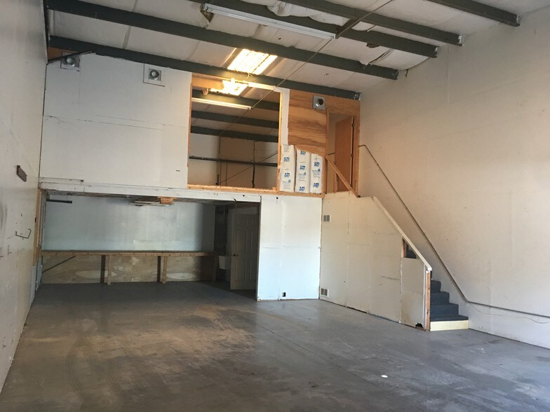 More Photos Of 610 Charlotte St, Punta Gorda Light Manufacturing For Sale