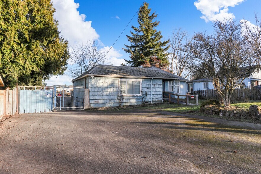 More Photos Of 6350 NE 66th Ave, Portland Flex For Sale