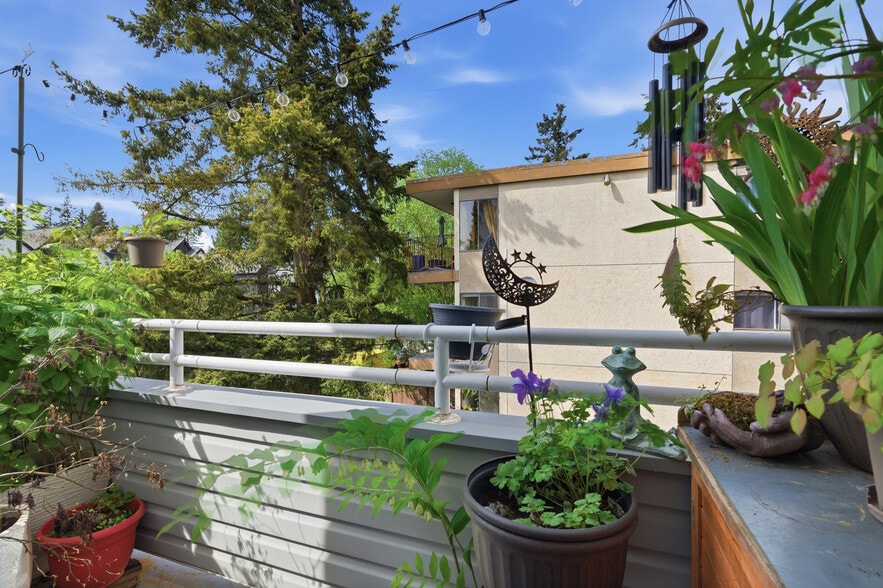 More Photos Of 13310 Greenwood Ave N, Seattle Apartments For Sale