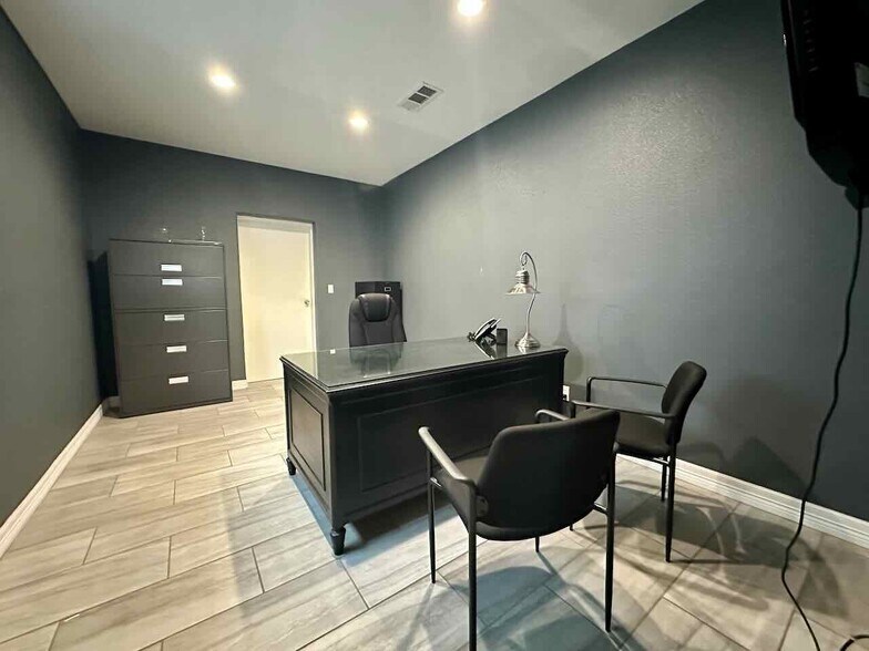 More Photos Of 8351 Bryant Dr, Silsbee Warehouse For Sale