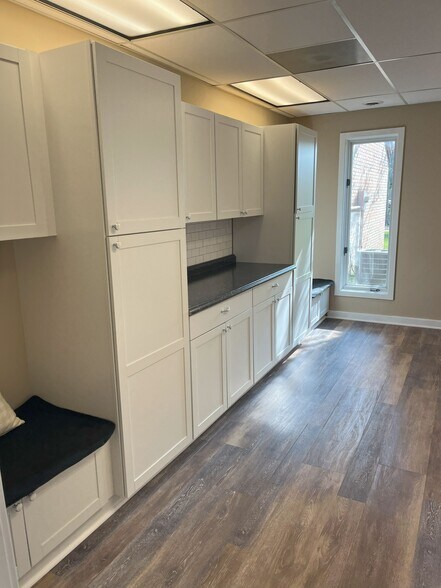 More Photos Of 5182 Blazer Pky, Dublin Office For Sale