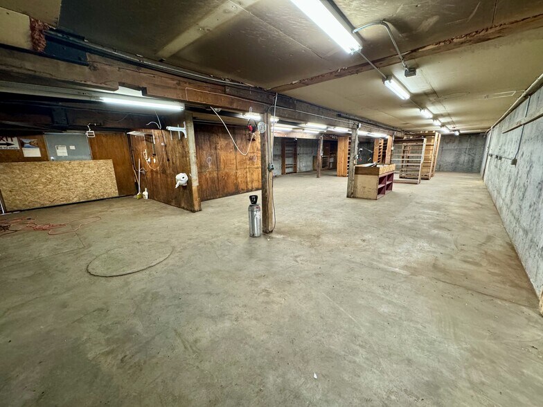 More Photos Of 405 S National Ave, Bremerton Service For Sale