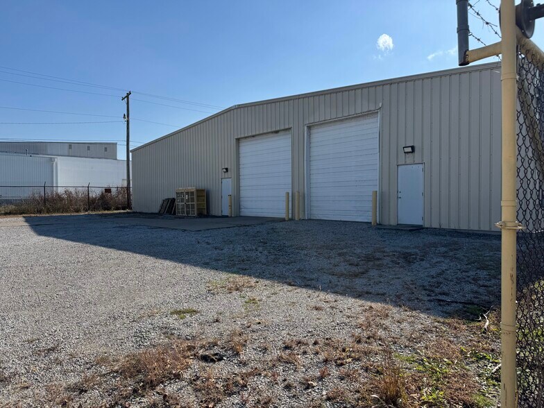 More Photos Of 1401 N Evans Ave, Evansville Warehouse For Sale