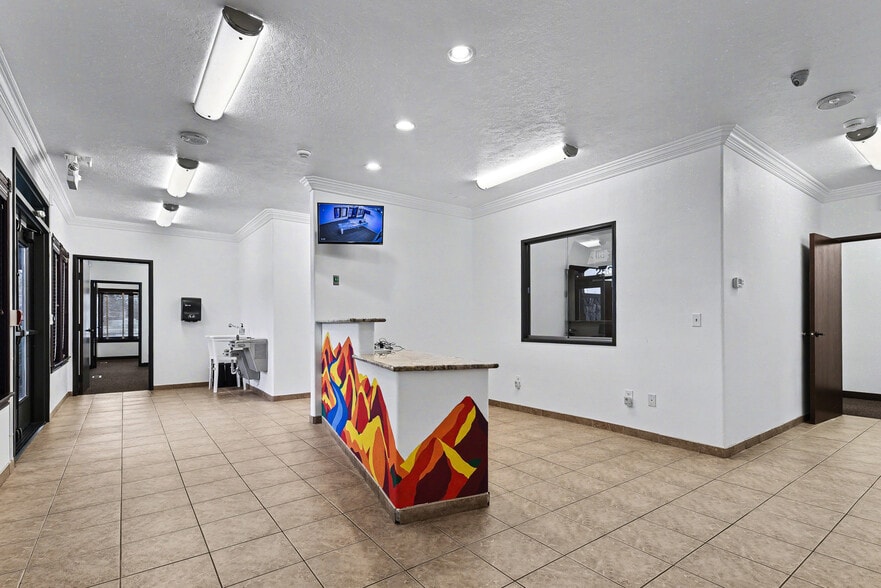 More Photos Of 2563 S Five Mile Ave, Boise Office Residential For Lease