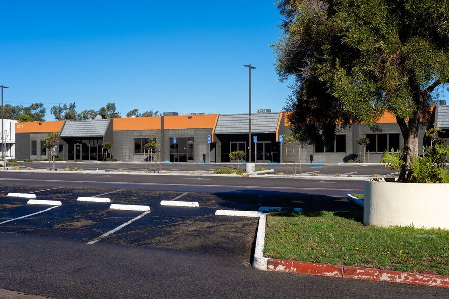 More Photos Of 2311 Statham Blvd, Oxnard Warehouse For Lease