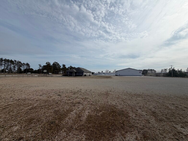 More Photos Of 2905 N Lincoln Rd, Escanaba General Retail For Sale