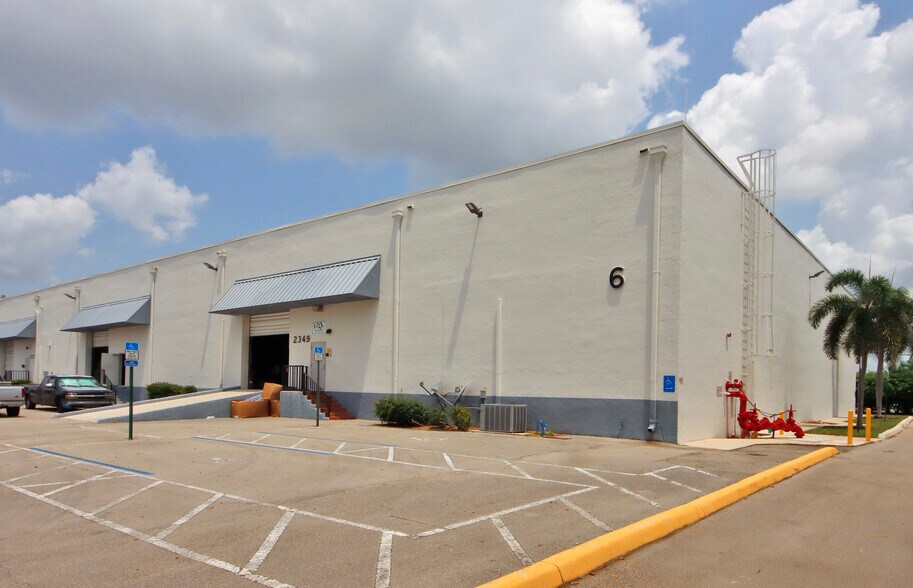 More Photos Of 2201-2211 Stirling Rd, Fort Lauderdale Unknown For Lease