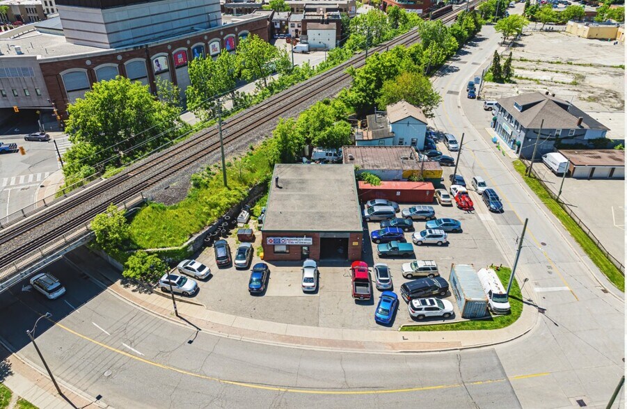 More Photos Of 21 Union St, Brampton Auto Repair For Sale