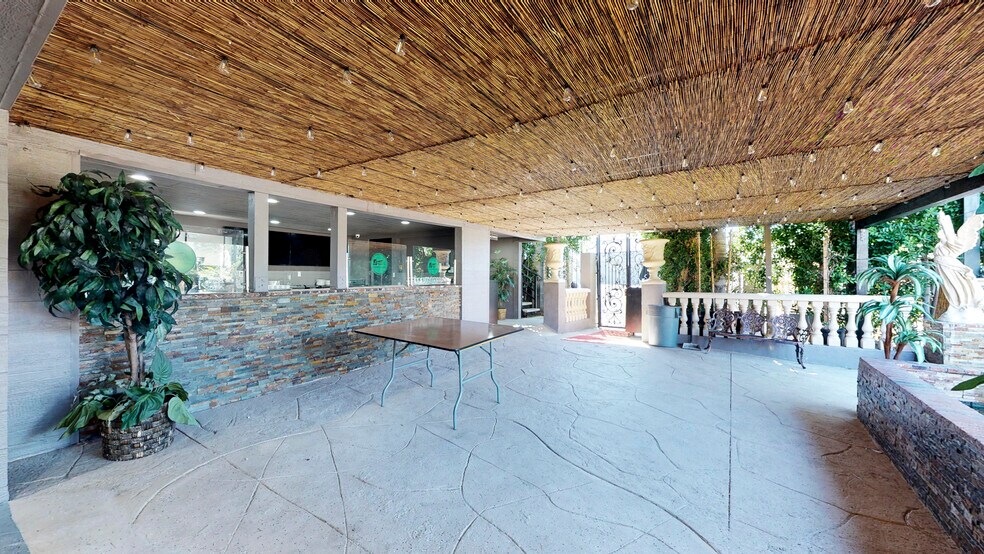 More Photos Of 6500 Foothill Blvd, Tujunga Restaurant For Sale