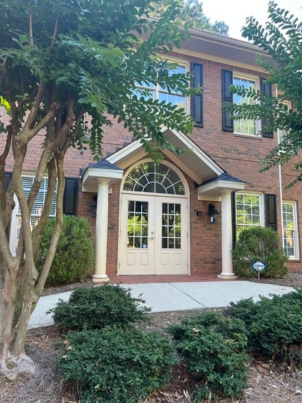 More Photos Of 295 W Crossville Rd, Roswell Office For Lease