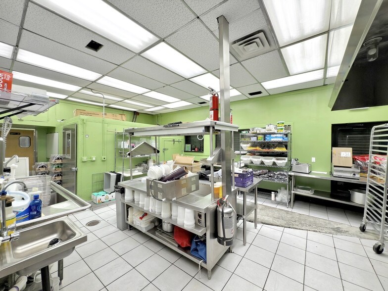 More Photos Of 643 NW 20th St, Miami Freestanding For Lease