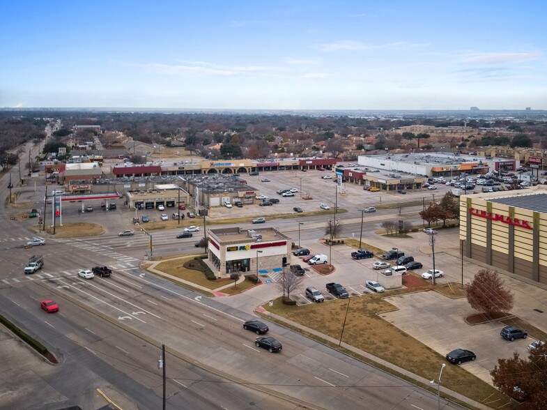 More Photos Of 3068 Forest Ln, Dallas Unknown For Lease