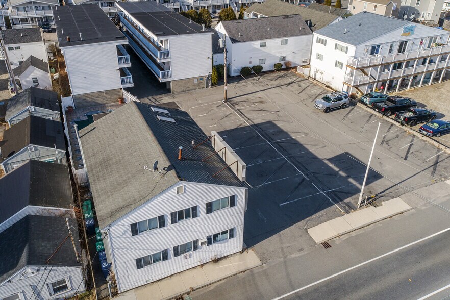 More Photos Of 198 Ashworth Ave, Hampton Hotel For Sale