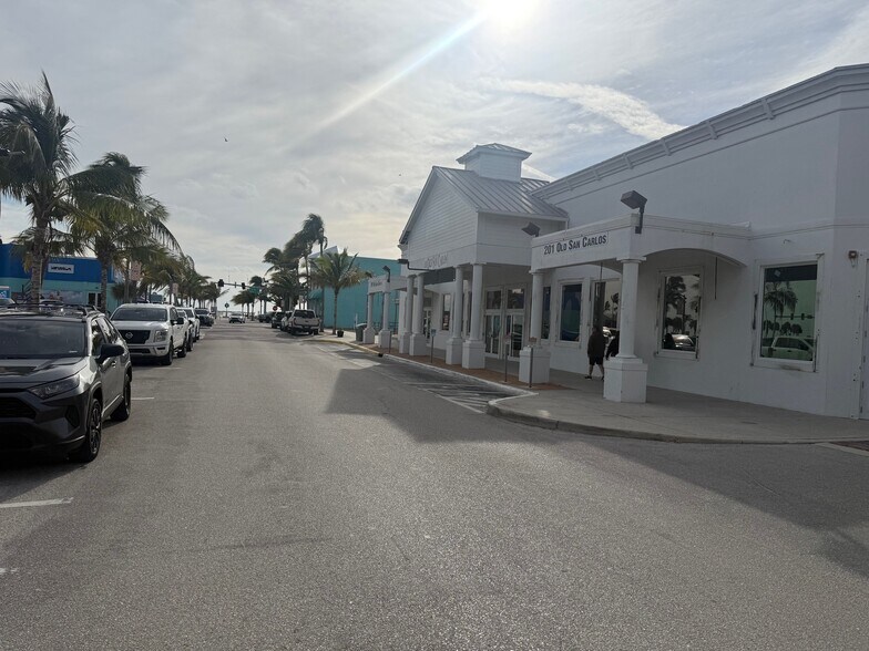 More Photos Of 201 Old San Carlos Blvd, Fort Myers Restaurant For Lease