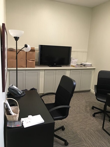 More Photos Of 119 Poplar Pointe Dr, Mooresville Research And Development For Lease