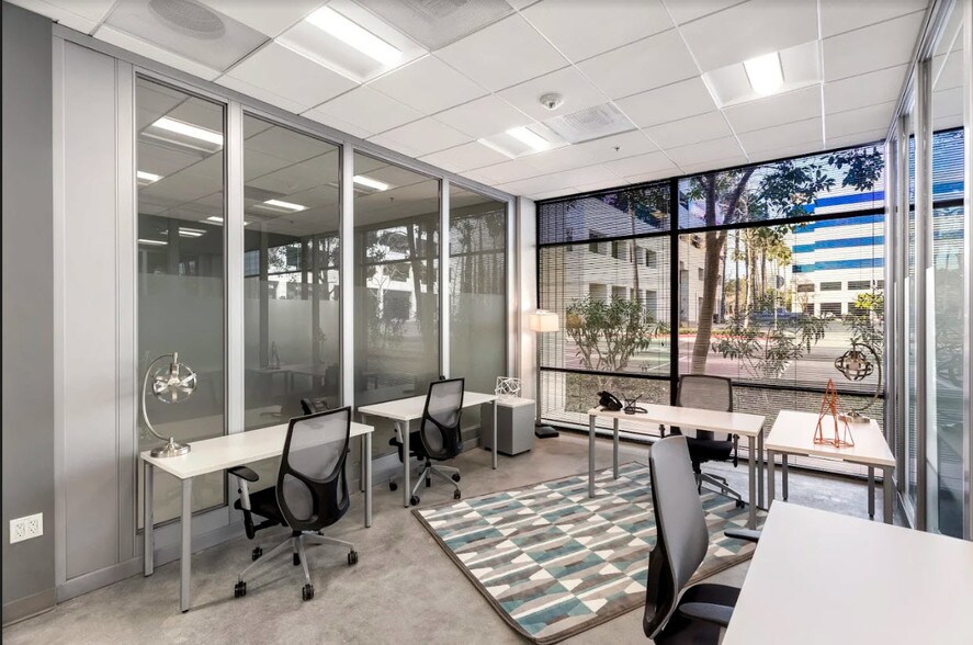 More Photos Of 565 Great Northern Way, Vancouver Office For Lease