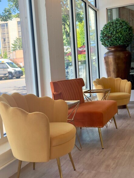 More Photos Of 12 E Walnut St, Asheville Storefront Retail Office For Lease