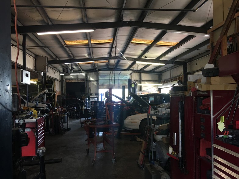 More Photos Of 1268 S Lowry St, Smyrna Auto Repair For Sale