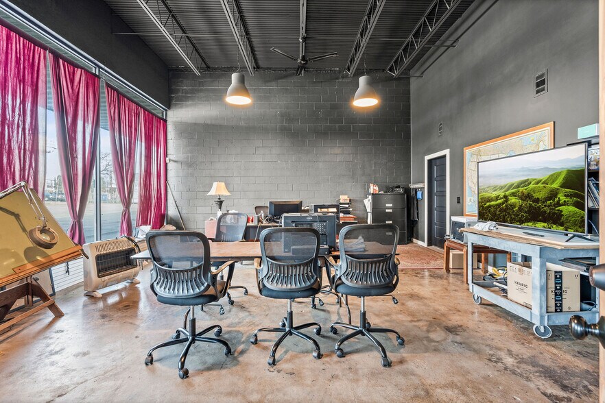 More Photos Of 1111-1115 Donelson Ave, Old Hickory Showroom For Lease