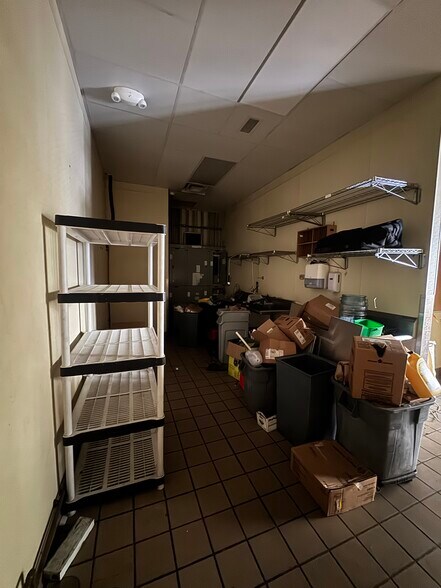 More Photos Of 1975 Abbott Rd, Anchorage Fast Food For Sale