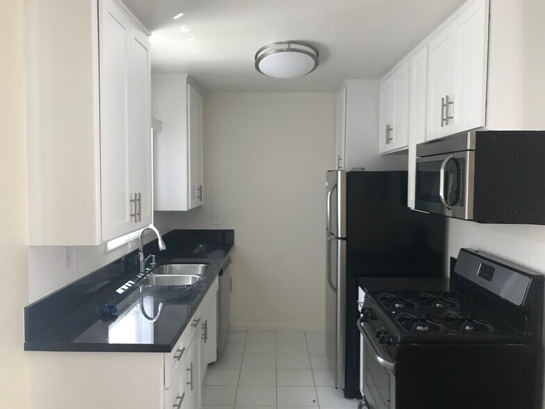 More Photos Of 2700 Abbot Kinney Blvd, Venice Apartments For Sale