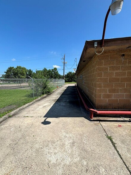 More Photos Of 3815 Cavalcade St, Houston Restaurant For Sale