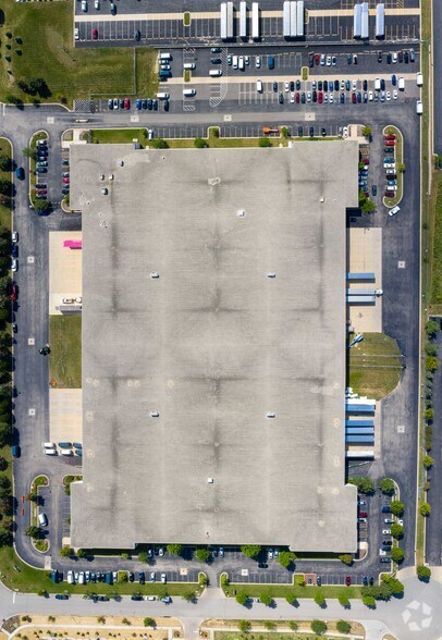 More Photos Of 2450-2520 Northwest Pky, Elgin Manufacturing For Lease