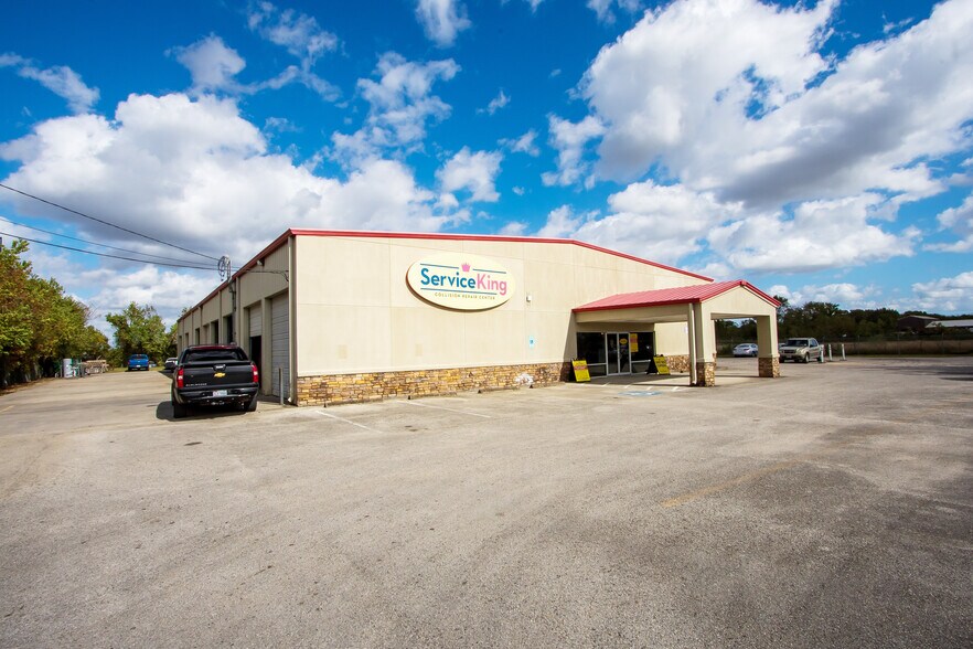 More Photos Of 4545 S Sam Houston Pkwy E, Houston General Retail For Sale