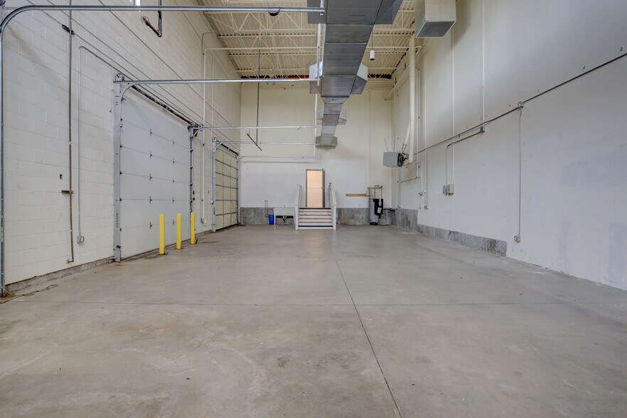 More Photos Of 11083-11093 E Mississippi Ave, Aurora Storefront For Lease