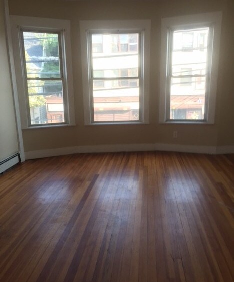 More Photos Of 1507-1529 Stratford Ave, Bridgeport Storefront Retail Residential For Lease