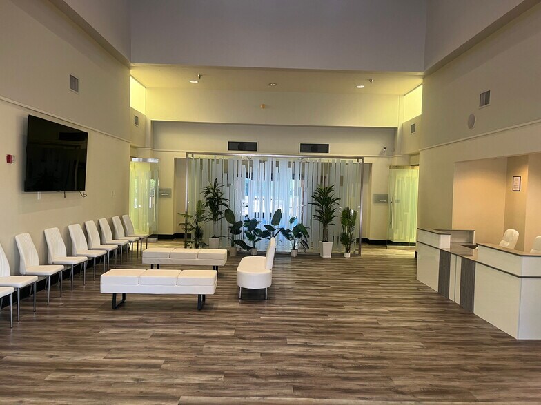 More Photos Of 4765 S Lakeshore Dr, Tempe Medical For Sale